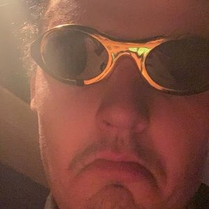 Meet your Posher, Maxwell